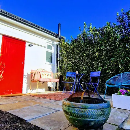 With Private Garden Patio شقة