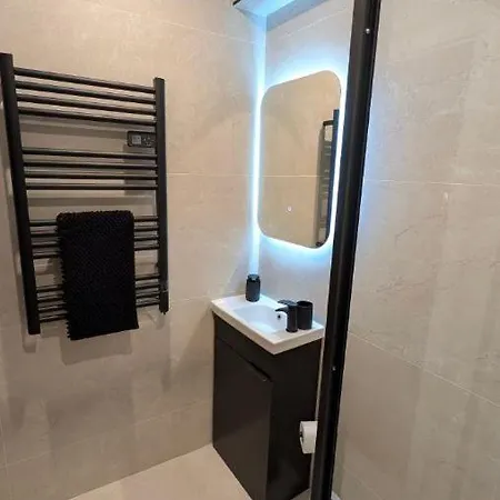 With Private Garden Patio شقة دبلن