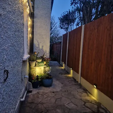 With Private Garden Patio * دبلن